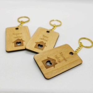 Suasmenintas ir personalizuotas Medinis raktų pakabukas