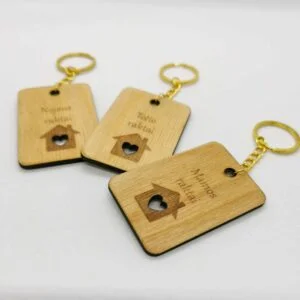 Suasmenintas ir personalizuotas Medinis raktų pakabukas