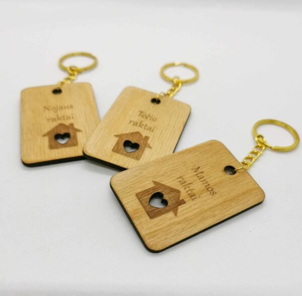 Suasmenintas ir personalizuotas Medinis raktų pakabukas