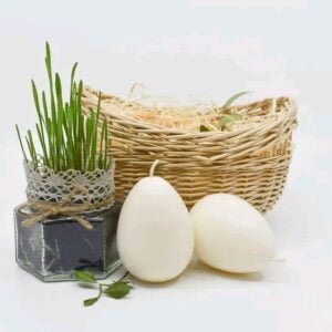 Unikali Velykinė dovana: Kiaušinio formos sojų vaško žvakė su mediniu palinkėjimu. Originalus dizainas, šiltas siurprizas!