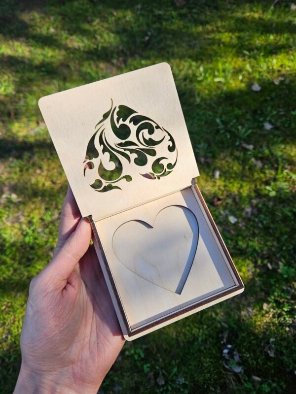 Medinė Žiedų Dėžutė: Elegantiška ir Natūrali