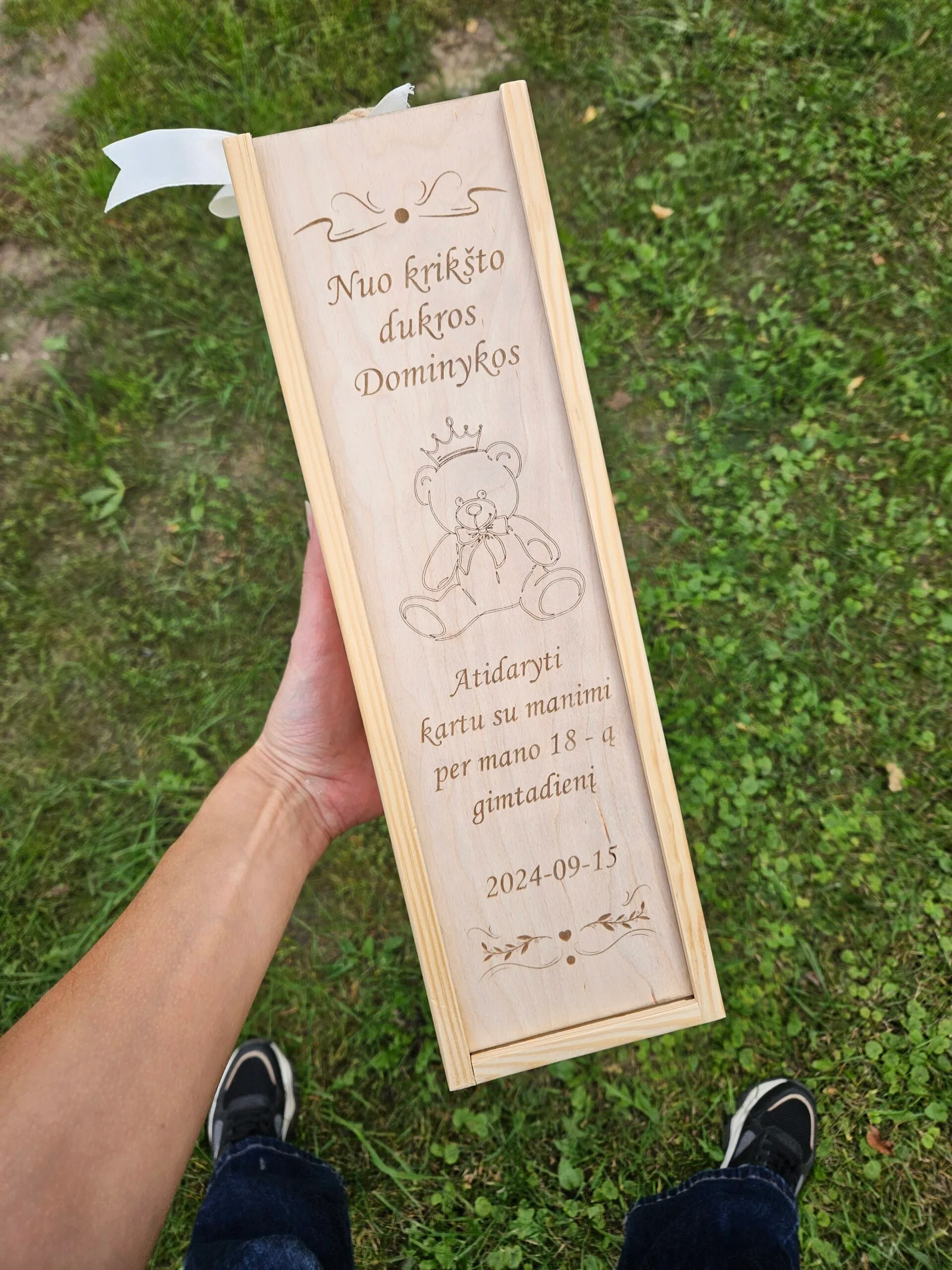 Medinė dėžė buteliui krikštynoms